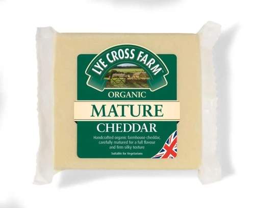 Ser Cheddar dojrzały BIO w kawałku, gotowy do spożycia.