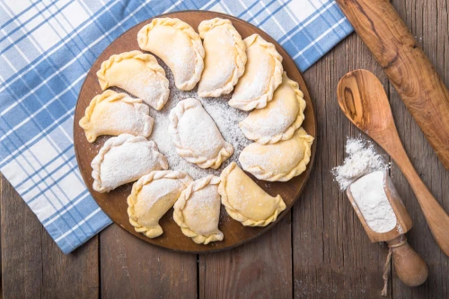 Pierogi ruskie na mące orkiszowej – tradycyjne pierogi z twarogiem i ziemniakami